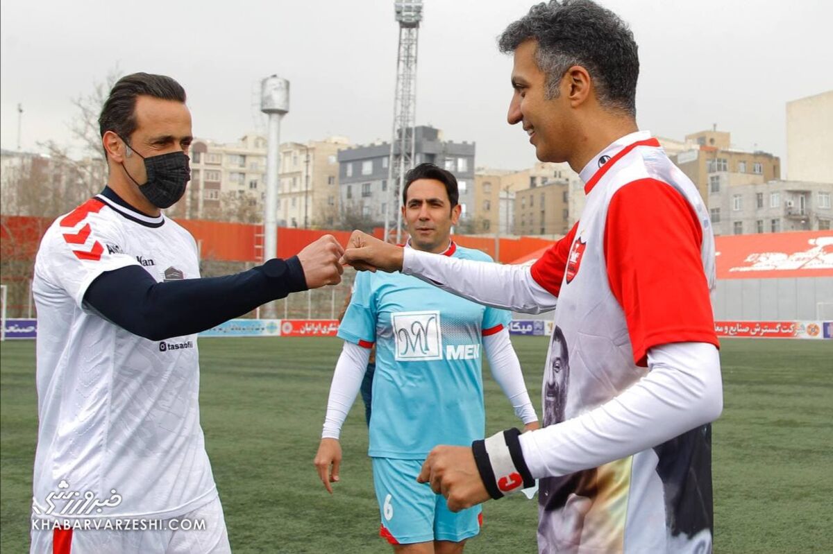 تقابل دیدنی علی کریمی و عادل فردوسی‌پور در زمین فوتبال