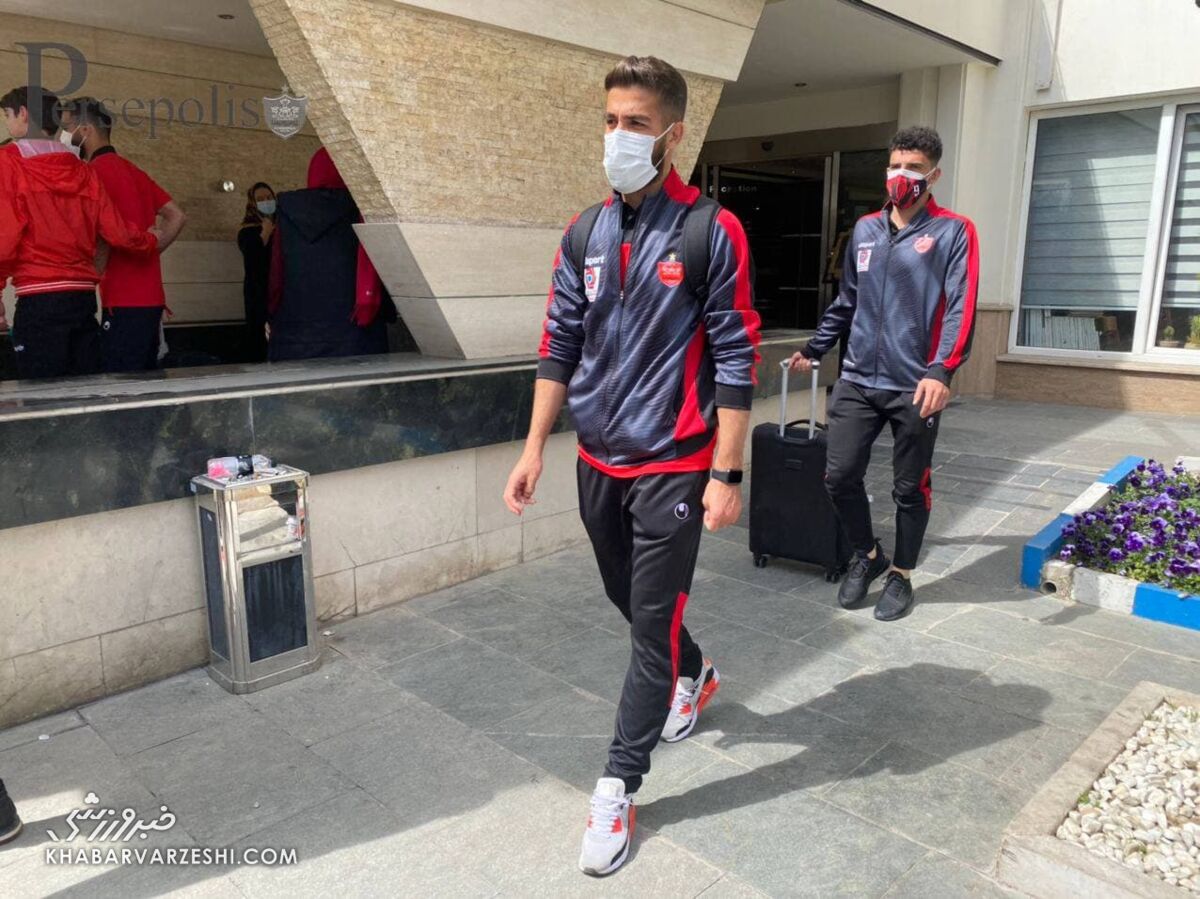 فرجی با شماره شجاع روی نیمکت پرسپولیس فرجی با شماره شجاع روی نیمکت پرسپولیس