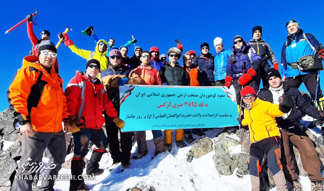 صعود کوهنوردان ارتش به قله کرکس در روز جانباز