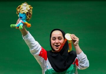 مدال طلا برگردن ساره جوانمردی/ صعود توسلی‌خواه به فینال ماده تراپ