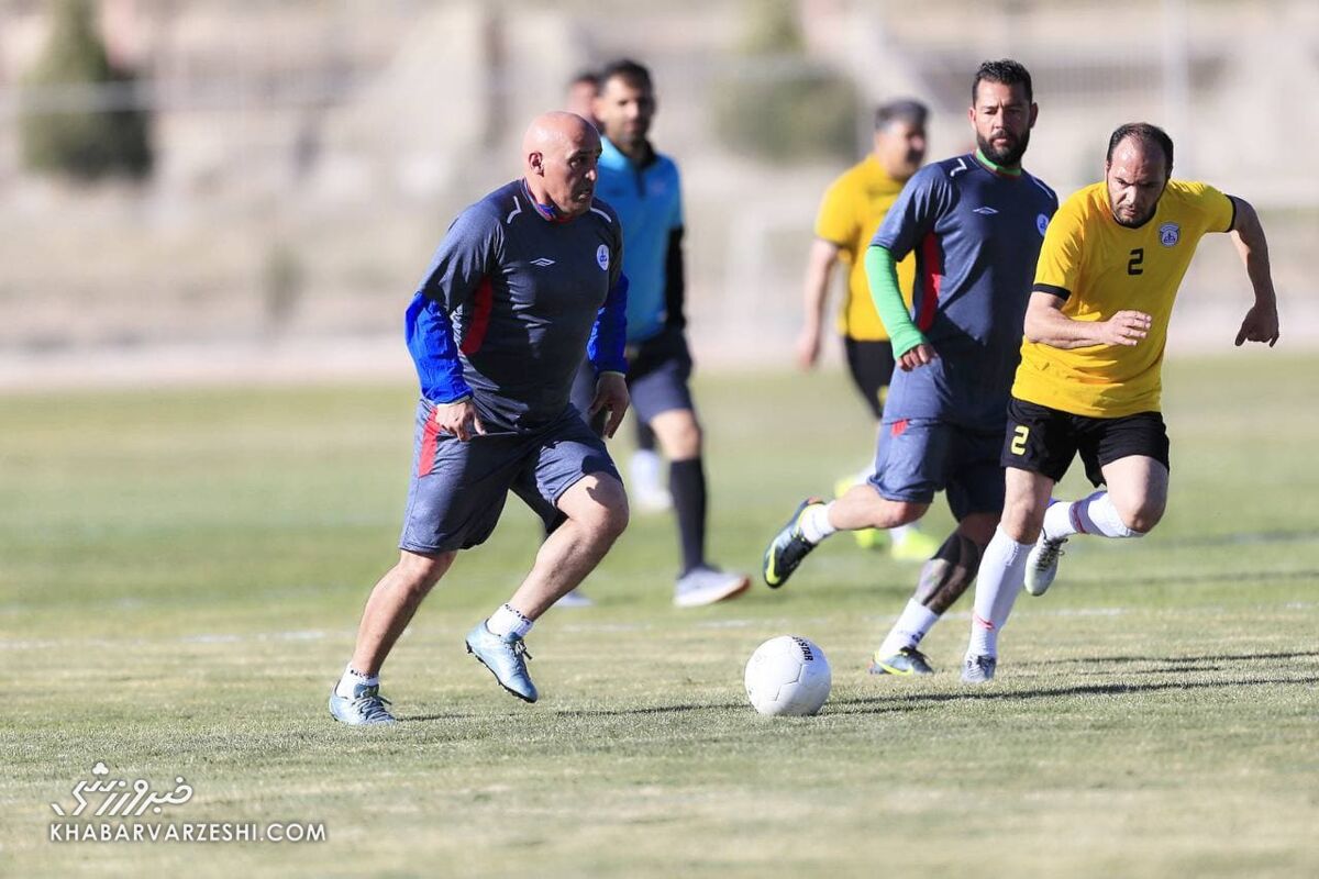 عکس| اقدام خاص هوادار و بغض یک استقلالی در تمرین  عکس| اقدام خاص هوادار و بغض یک استقلالی در تمرین