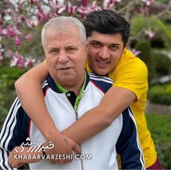 آخرین تصویر علی پروین با نوه فوتبالیست در رامسر ساتین