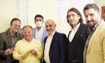 عکس| تقدیر از رئیس فدراسیون بین المللی پرورش اندام با موز!