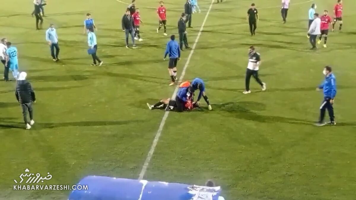 پشت پرده بزن بزن شرم آور در لیگ دسته ۲/ این درگیری عجیب را ببینید