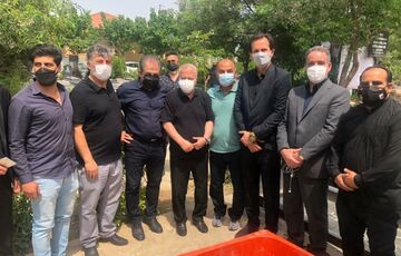 عکس| حضور پرسپولیسی‌ها در مراسم تشییع پیکر مرحوم جاسمیان/ کدام چهره‌های مطرح آمده بودند؟