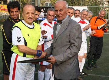 تصویری از اشک‌های دردناک حمید جاسمیان برای جعفر کاشانی