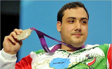 رستمی رکورد دنیا را شکست/ دومین گردن‌آویز طلا بر گردن دلاور ایرانی