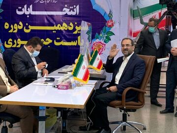 عکس| وزیر ورزش دولت احمدی نژاد هم کاندیدای ریاست جمهوری شد