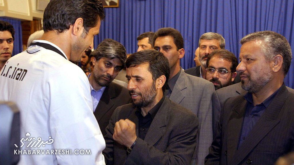 عکس| نگاه خاص احمدی‌نژاد به علی دایی در یک قاب‌ عجیب