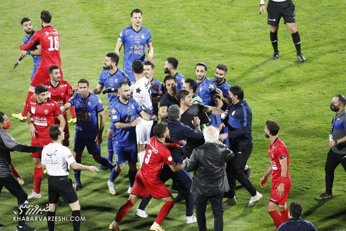 کتک کاری مربی استقلال با پرسپولیسیها/ محرومیت غلامپور جدی است کتک کاری مربی استقلال با پرسپولیسیها/ محرومیت غلامپور جدی است