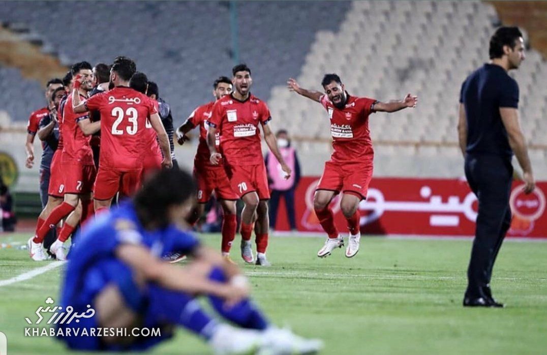 عکس| نگاه حسرت آمیز مدافع استقلال به شادی پرسپولیسی‌ها