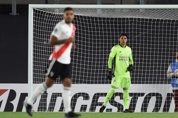 تصاویر| هافبکی که ۹۰ دقیقه درون‌دروازه ایستاد و بهترین بازیکن زمین شد