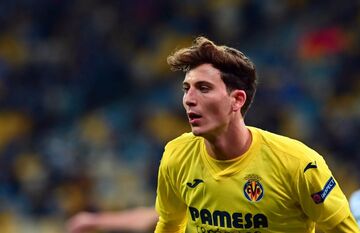 مدافعی که به بارسلونا نزدیک شد