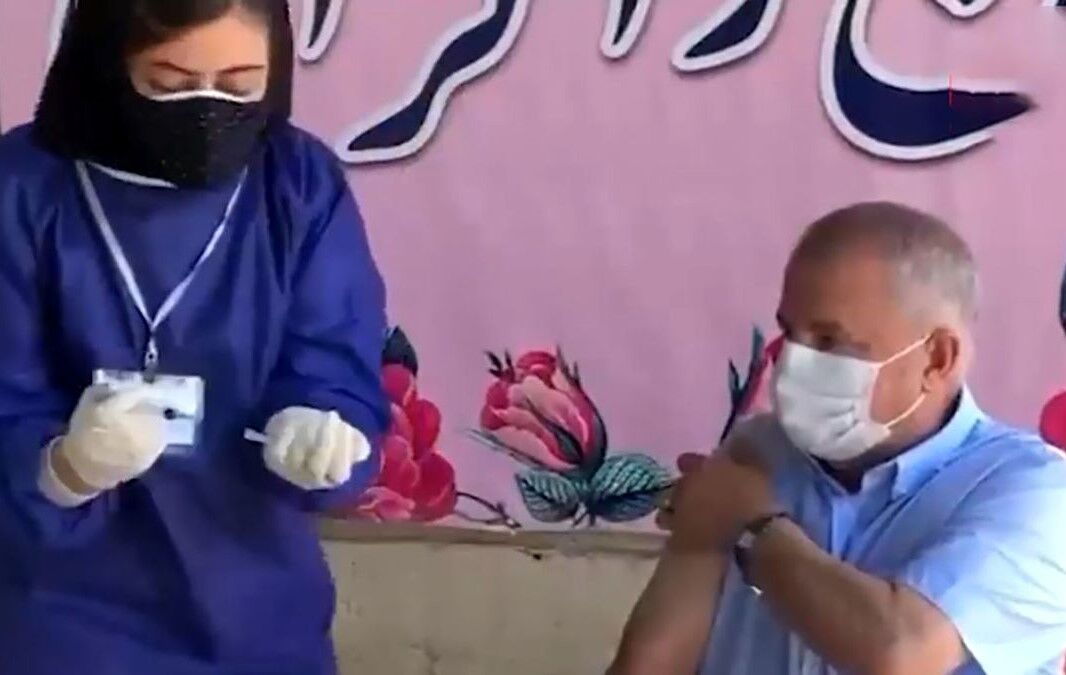 دلیل فیلمبرداری از لحظه واکسن زدن علی پروین در لواسان/ سلطان ترسید!