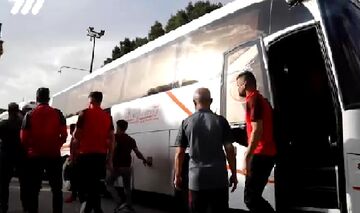 ویدیو| ورود دو تیم پرسپولیس و نساجی به استادیوم آزادی