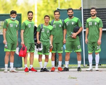 ماجرای جنجالی‌ترین عکس اردوی تیم ملی فوتبال/ ستاره استقلال با پرسپولیسی‌ها!