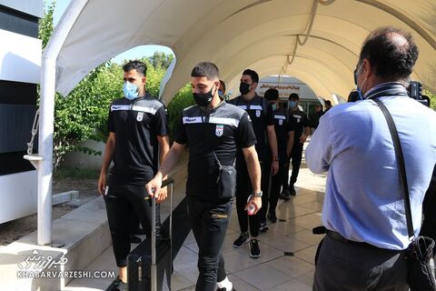 علیرضا جهانبخش و محمدحسین کنعانی‌زادگان؛ ورود کاروان تیم ملی ایران به جزیره کیش (6 خرداد 1400)