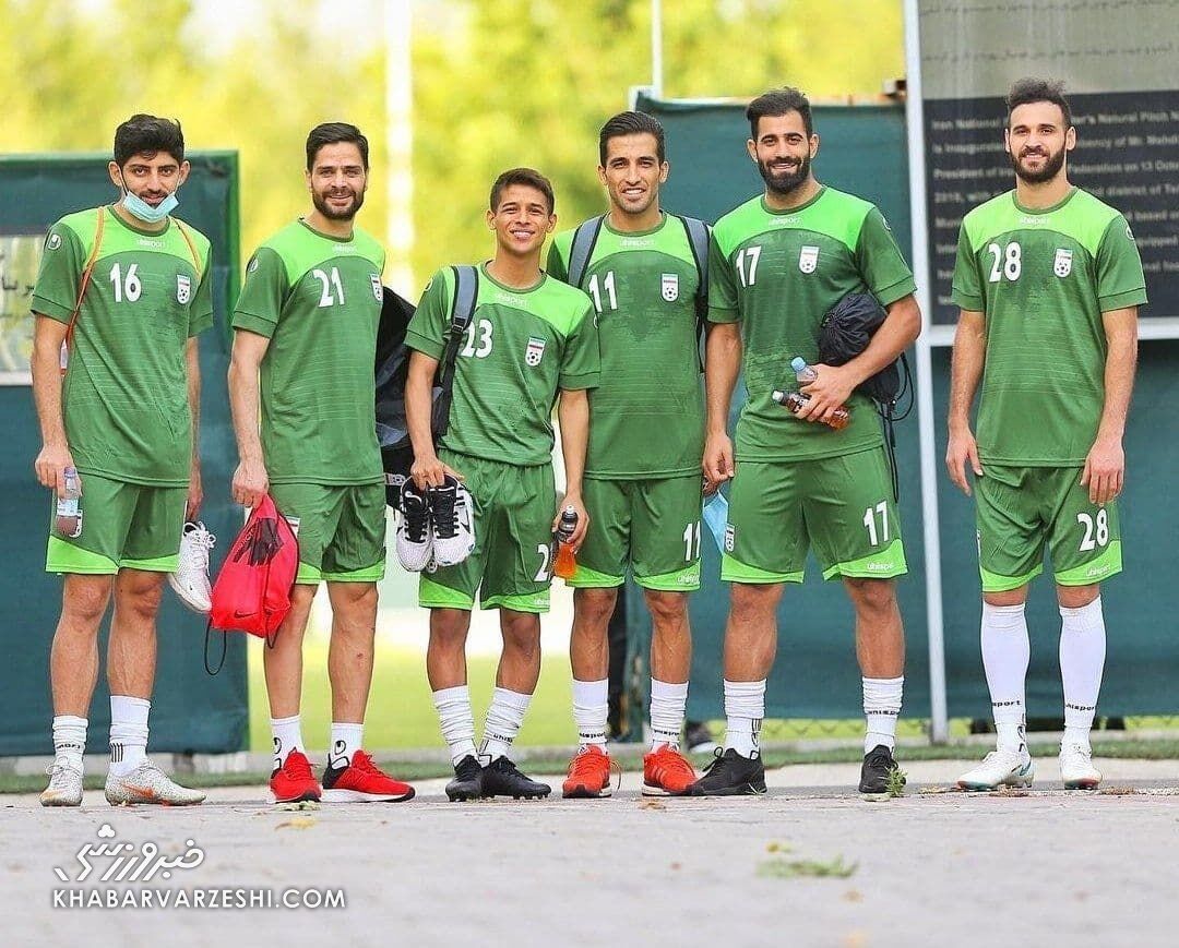 ماجرای جنجالی‌ترین عکس اردوی تیم ملی فوتبال/ ستاره استقلال با پرسپولیسی‌ها!