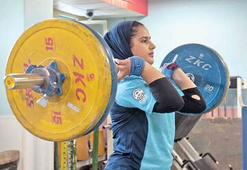 قول خورشیدی‌فر برای مدال جهانی دختران وزنه برداری/ منتظر درخشش نوجوانان در عربستان باشید