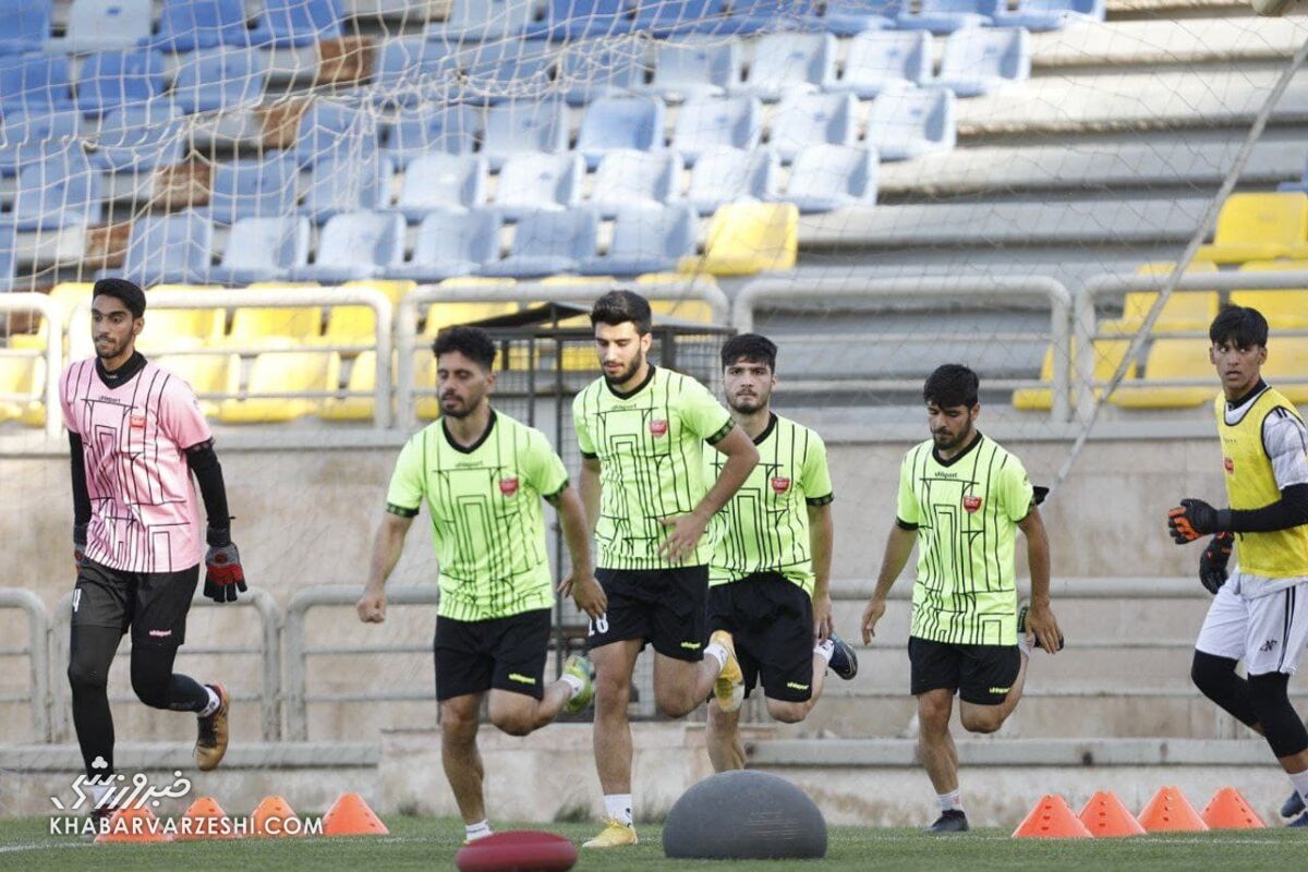 دروازه‌بان جدید در جمع پرسپولیسی‌ها/ تنیس فوتبال با کری‌خوانی سنگین