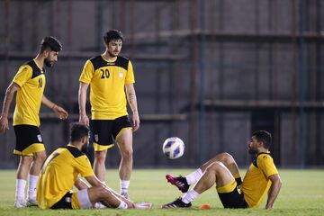 بحرینی‌ها بازیکنان حریف ایران را زندانی کردند!/ کارشکنی مخفیانه میزبان