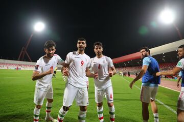 تصویر متفاوت رختکن تیم ملی پس از شکست بحرین/ وحید امیری پس از مصدومیت