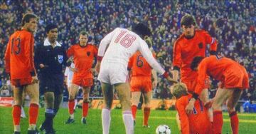 عکس دیده نشده؛ مهاجم تیم ملی بین ۶ هلندی در جام جهانی