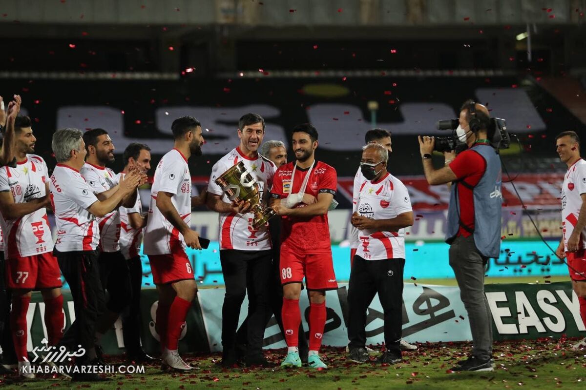 کریم باقری و سیامک نعمتی؛ جشن قهرمانی پرسپولیس در سوپرجام ایران