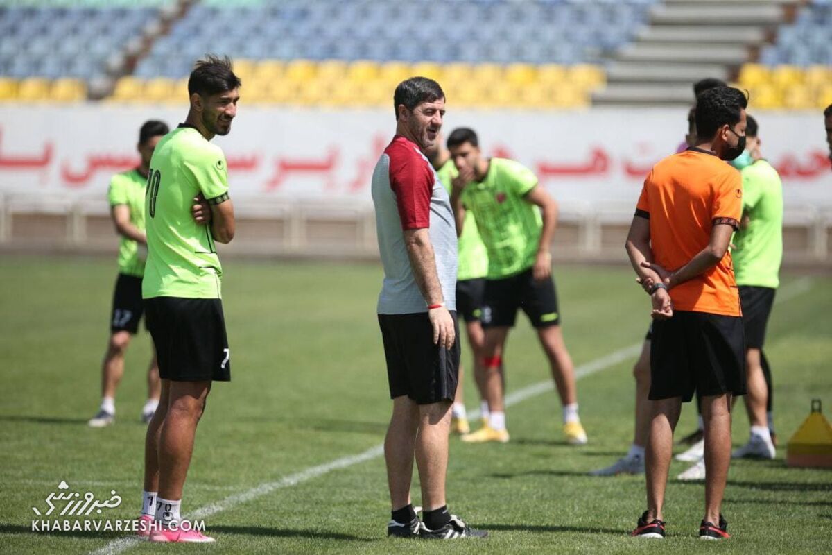 وقتی کریم باقری پیشنهاد وسوسه‌انگیز تیم صنعتی را رد کرد/ دستیاری که از سرمربیگری بیزار است!