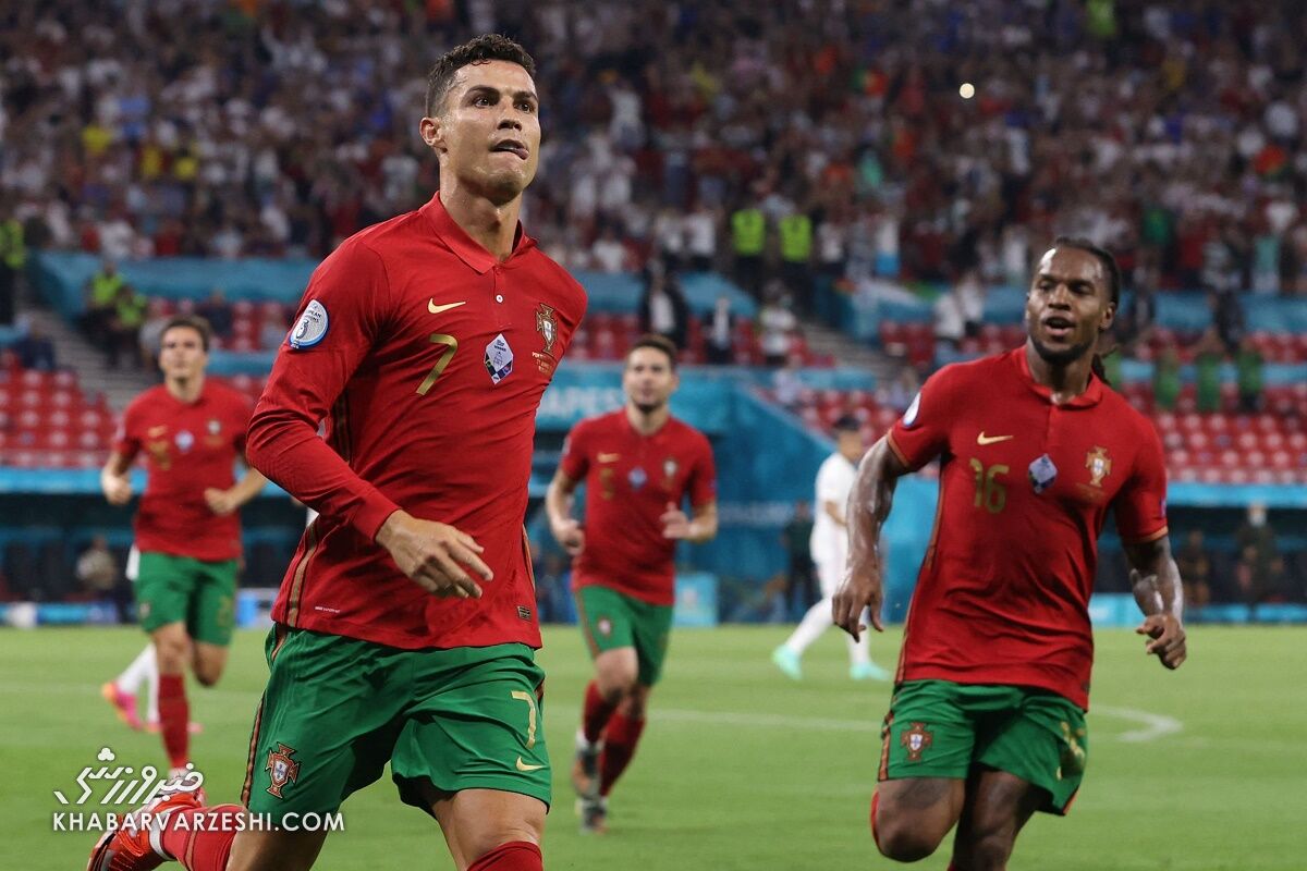 عکس| پرتاب کوکاکولا به سمت رونالدو!