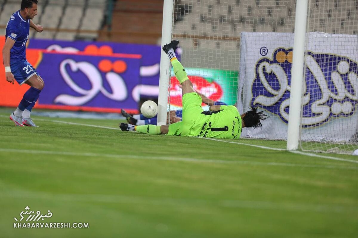تصاویر| فریم به فریم گل جنجالی استقلال/ یک پرسپولیسی در مقابل ستاره آبیها