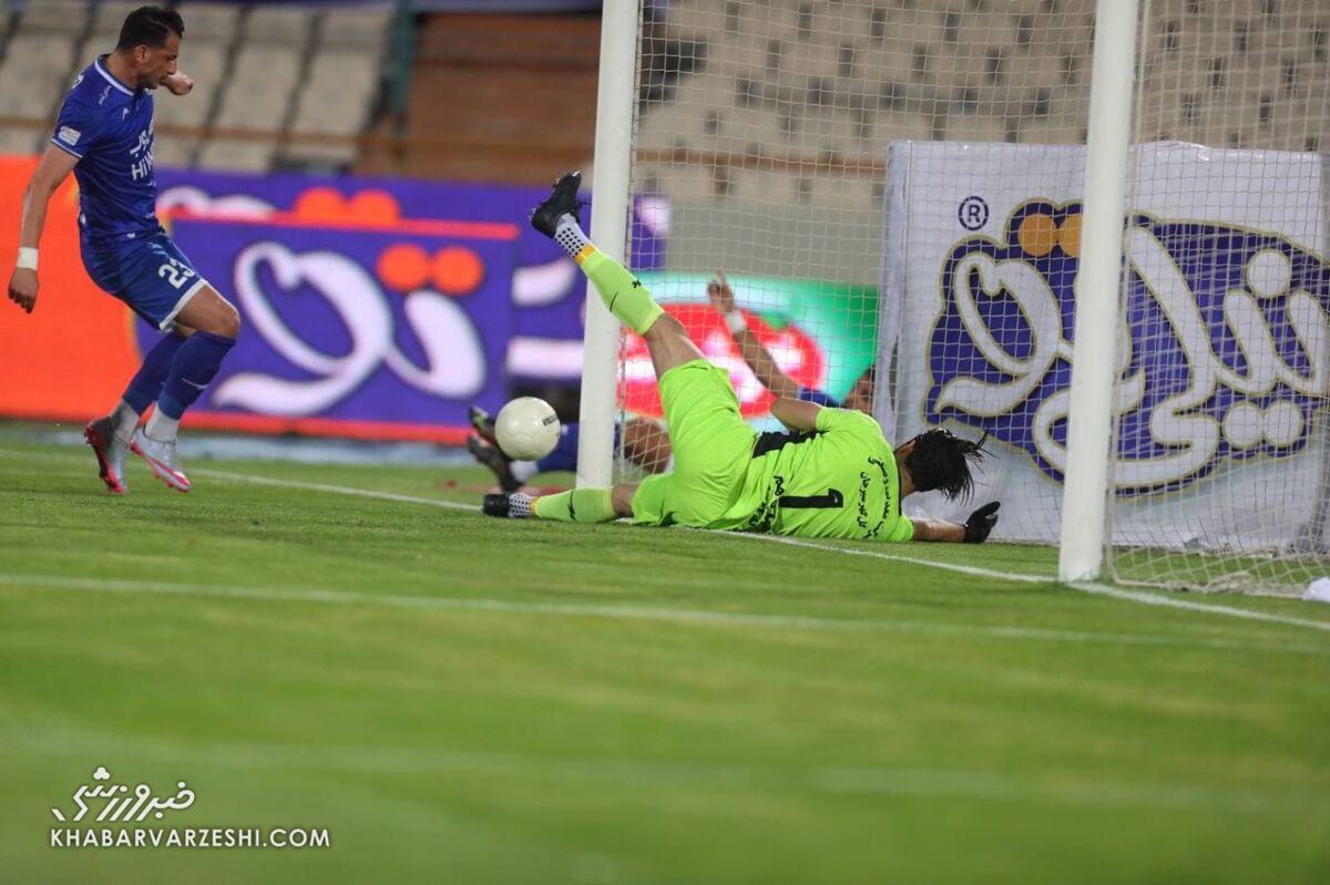 تصاویر| فریم به فریم گل جنجالی استقلال/ یک پرسپولیسی در مقابل ستاره آبیها