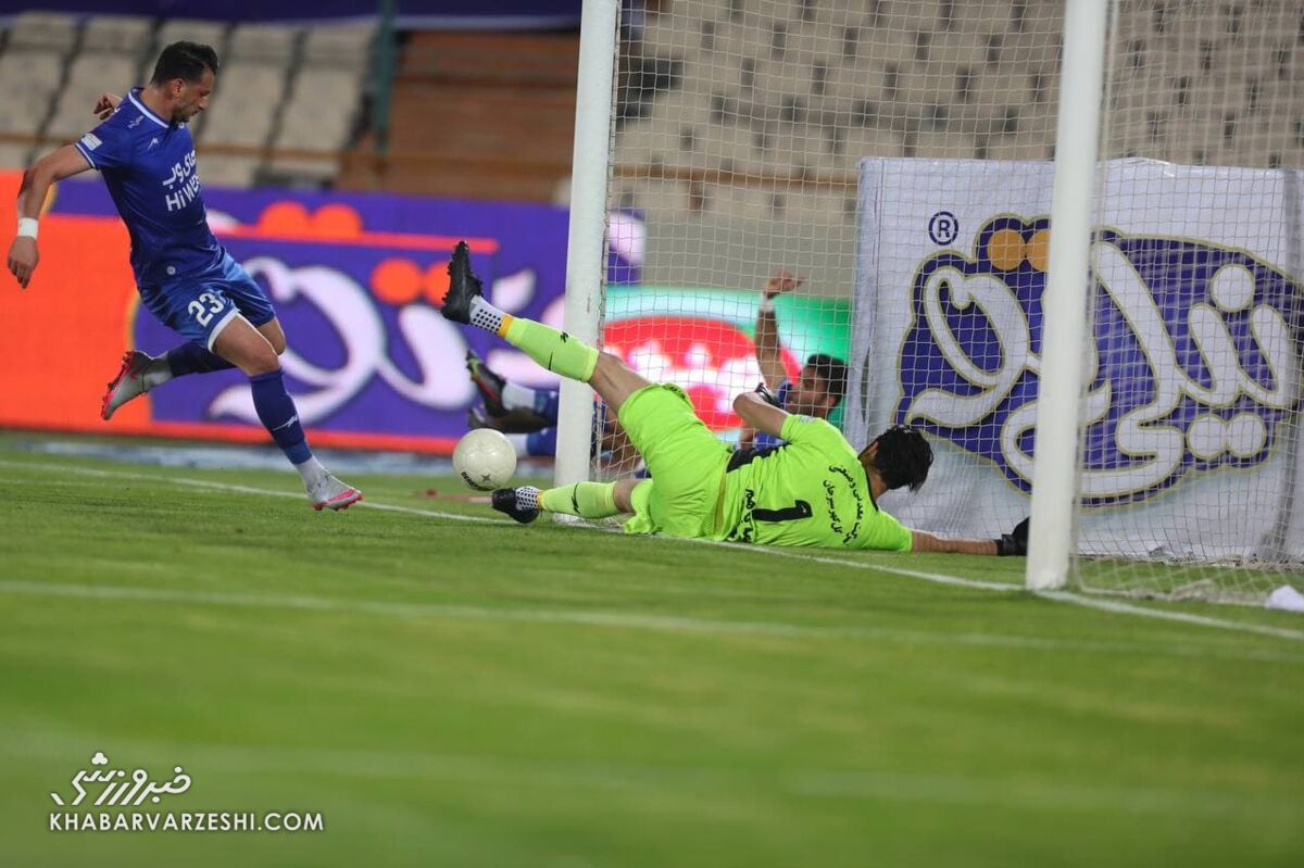 تصاویر| فریم به فریم گل جنجالی استقلال/ یک پرسپولیسی در مقابل ستاره آبیها