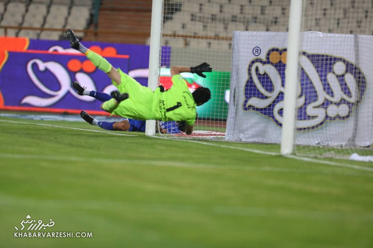 تصاویر| فریم به فریم گل جنجالی استقلال/ یک پرسپولیسی در مقابل ستاره آبیها