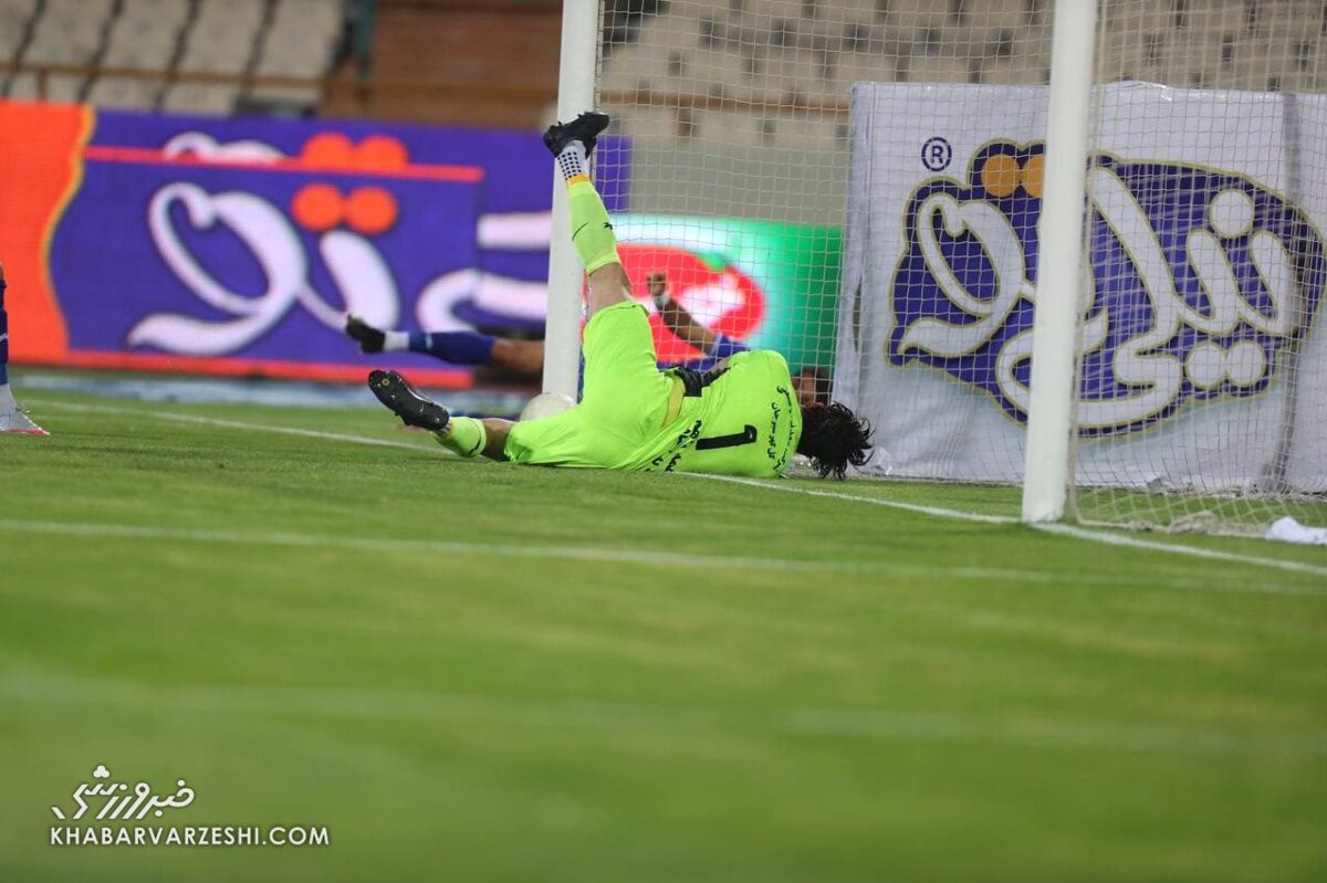 تصاویر| فریم به فریم گل جنجالی استقلال/ یک پرسپولیسی در مقابل ستاره آبیها