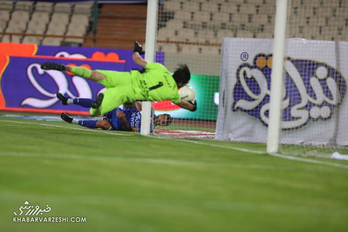 تصاویر| فریم به فریم گل جنجالی استقلال/ یک پرسپولیسی در مقابل ستاره آبیها
