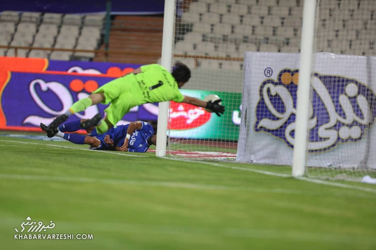تصاویر| فریم به فریم گل جنجالی استقلال/ یک پرسپولیسی در مقابل ستاره آبیها