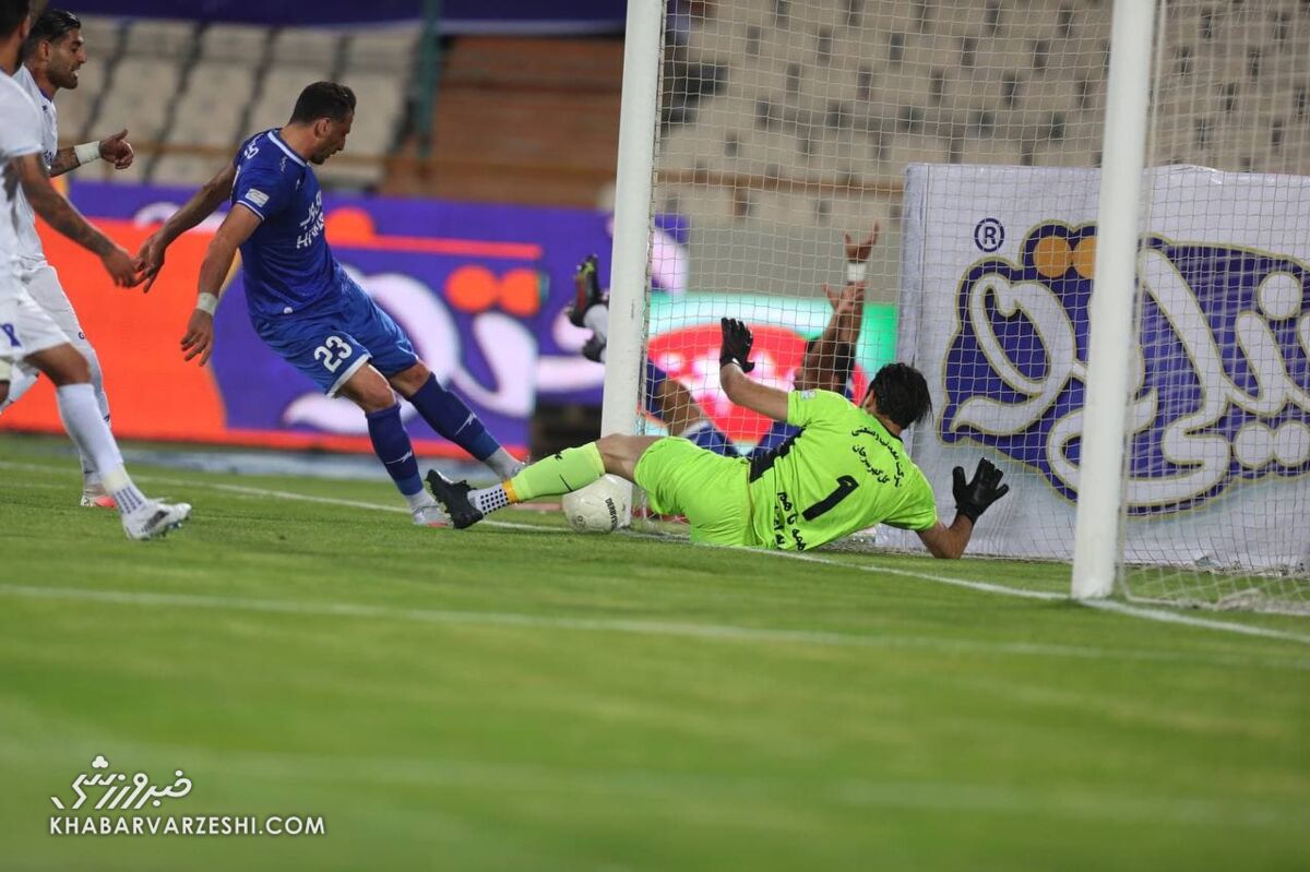 تصاویر| فریم به فریم گل جنجالی استقلال/ یک پرسپولیسی در مقابل ستاره آبیها
