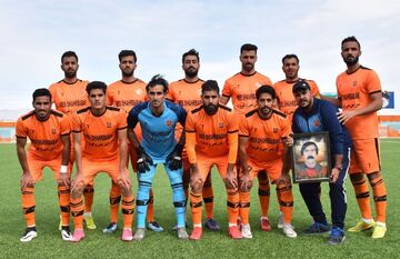 حریف پرسپولیس در آستانه صعود به لیگ یک