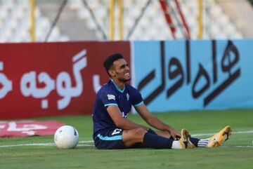 رسمی| لژیونر پرسپولیسی در مقصد جدید/ اولین تصویر با پیراهن تیم فصل بعد +عکس