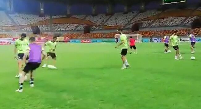 ویدیو| گرم کردن بازیکنان پرسپولیس برای تقابل با فولاد