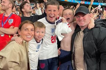 ویدیو| شادی وین رونی و فرزندانش پس از گل برتری انگلیس به دانمارک