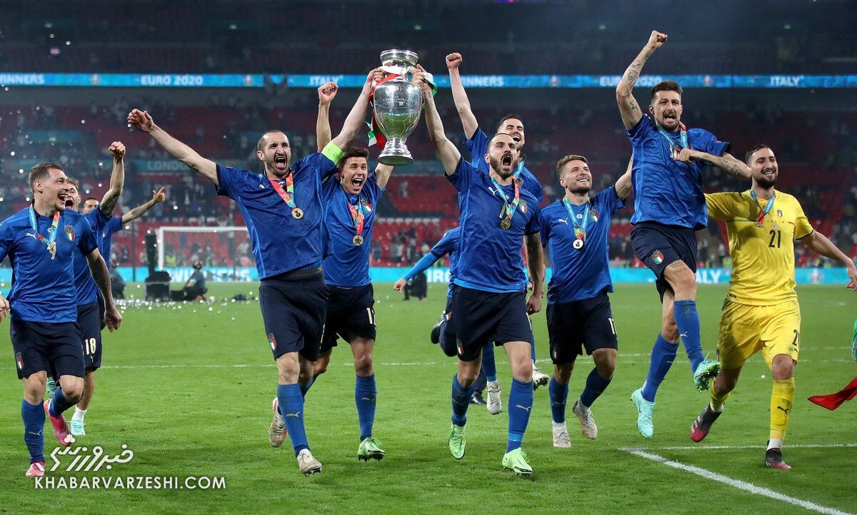 چگونه ایتالیا از قهرمان جام ملت‌ها به یک فاجعه تبدیل شد؟/ جادوی مانچینی از بین رفت