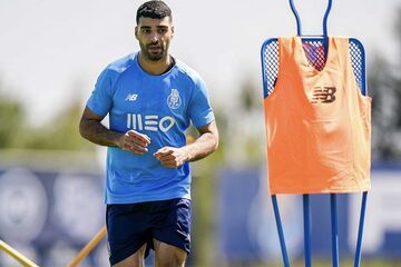 عکس| تبریک مهدی طارمی به یک بازیگر استقلالی