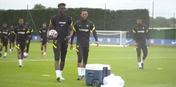 ویدیو| تمرینات آبی های لندن پس از پایان مسابقات یورو