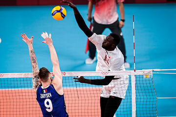 لهستان، ایتالیا را در هم کوبید