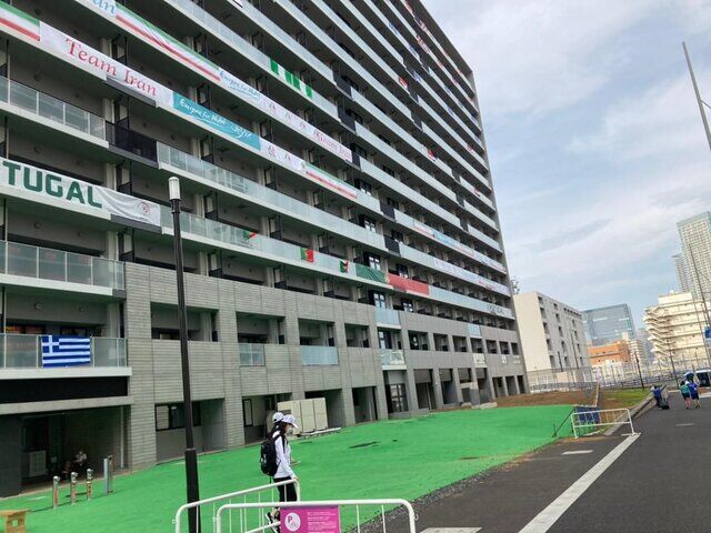 تصاویر| گذری کوتاه در داخل ممنوع‌ترین مکان المپیک توکیو/ محاصره دهکده با سه ناو سفید رنگ جنگی