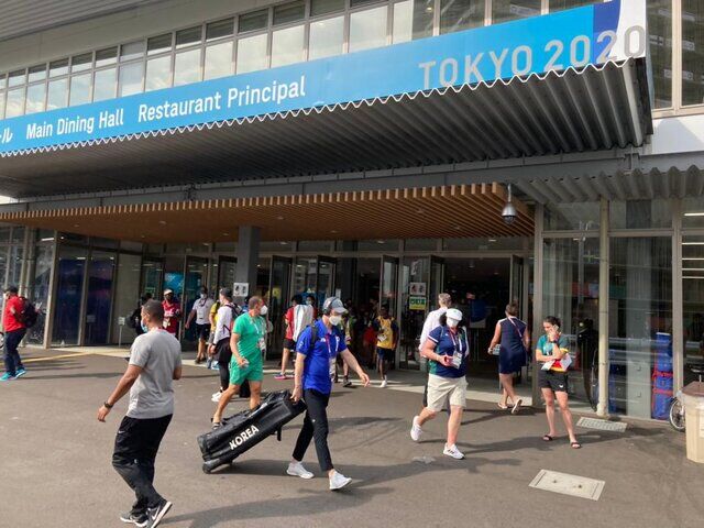 تصاویر| گذری کوتاه در داخل مکان ممنوعه المپیک توکیو/ محاصره دهکده با سه ناو سفید رنگ جنگی