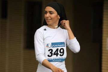 عکس یادگاری مرد شماره یک تنیس جهان و دختر دونده ایرانی
