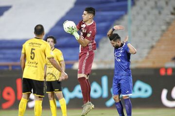 تکلیف دروازه‌بان اول سپاهان مشخص شد